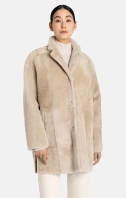 Lambskin Jackets<WERNER CHRIST Desiree: Classic, Reversible Lambskin Coat Beige